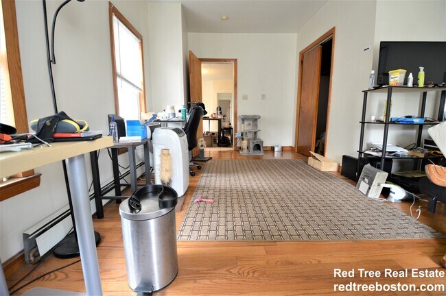 56 7th St, Unit 3 in Cambridge, MA - Foto de edificio - Building Photo