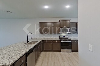 1020 NW 4th St in Newcastle, OK - Foto de edificio - Building Photo