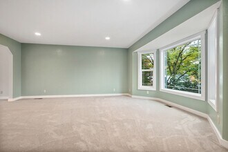 16813 119th Pl NE in Bothell, WA - Foto de edificio - Building Photo