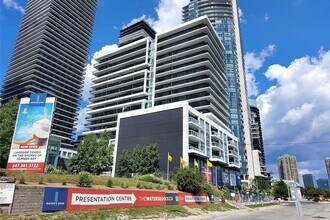 65 Annie Craig Dr in Toronto, ON - Building Photo - Building Photo