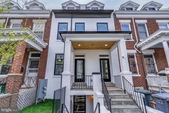 property at 1440 Oak St NW