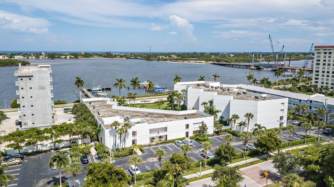 3701 S Flagler Dr in West Palm Beach, FL - Building Photo