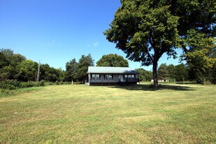 1042 Murray-Kittrell Rd in Readyville, TN - Building Photo