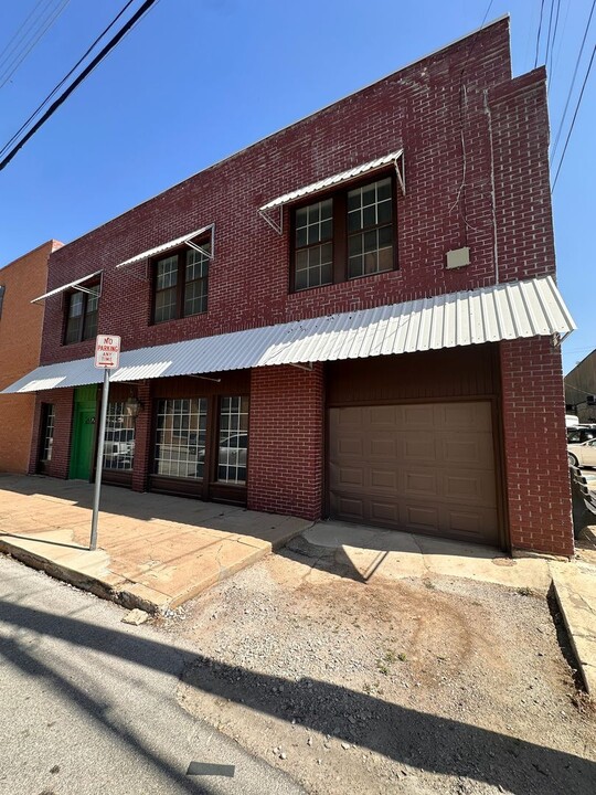 108 E Lee St in Brownwood, TX - Building Photo