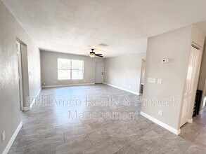 13670 Highland Rd in Wimauma, FL - Foto de edificio - Building Photo