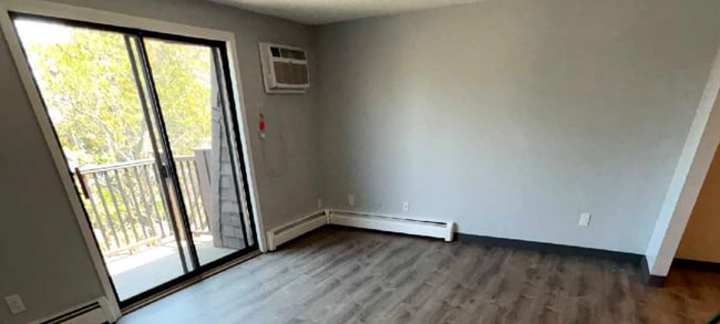 16 Tiffany Rd, Unit # 9 in Salem, NH - Foto de edificio - Building Photo