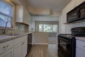 2110 Mississippi Blvd in Bettendorf, IA - Building Photo - Building Photo