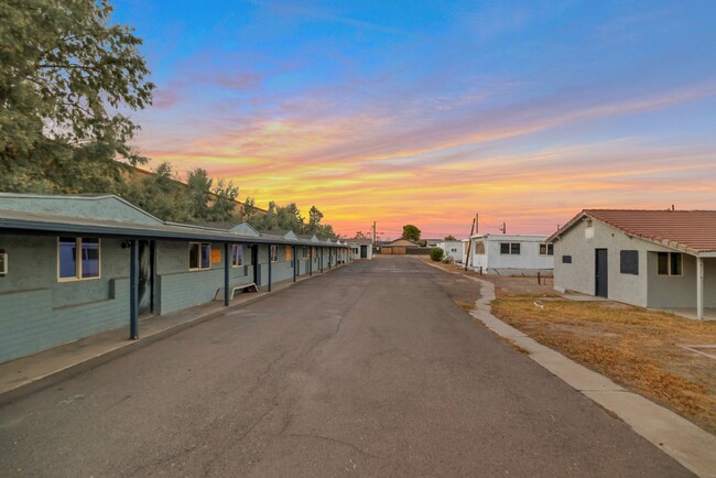 518 E Western Ave in Avondale, AZ - Foto de edificio - Building Photo