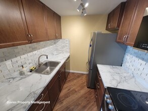 10045-10117 117 St NW in Edmonton, AB - Building Photo - Building Photo