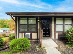 Dartmouth Place Apartments in Geneva, OH - Building Photo - Building Photo