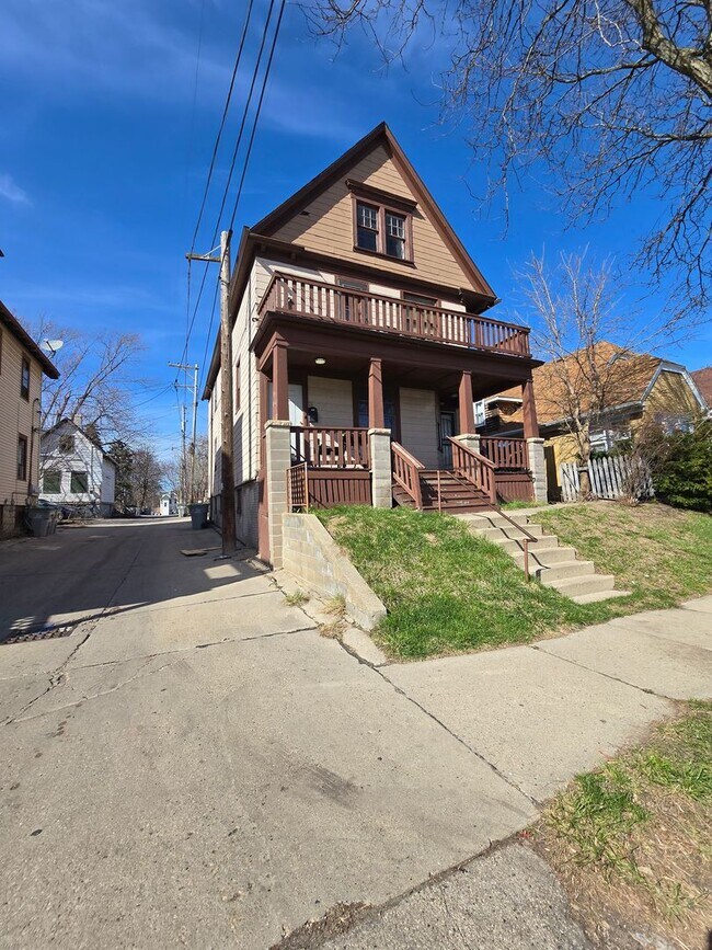 property at 418 E Chambers St