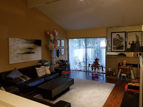 21515 Erwin St in Los Angeles, CA - Building Photo - Building Photo