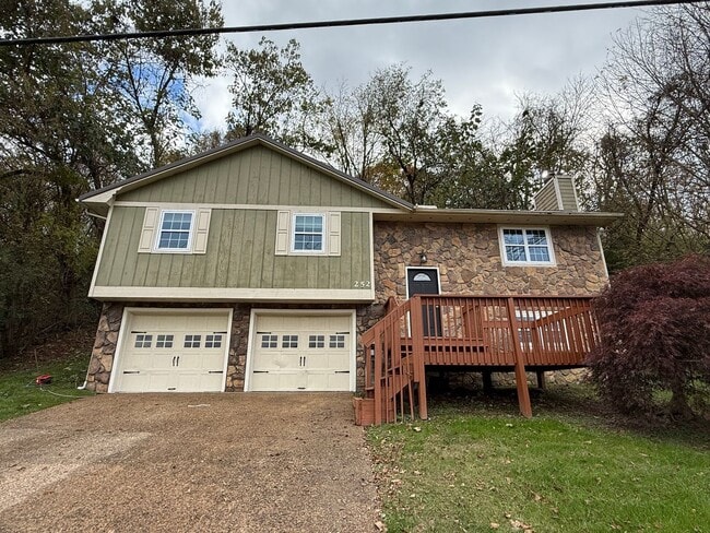 property at 252 River Edge Dr