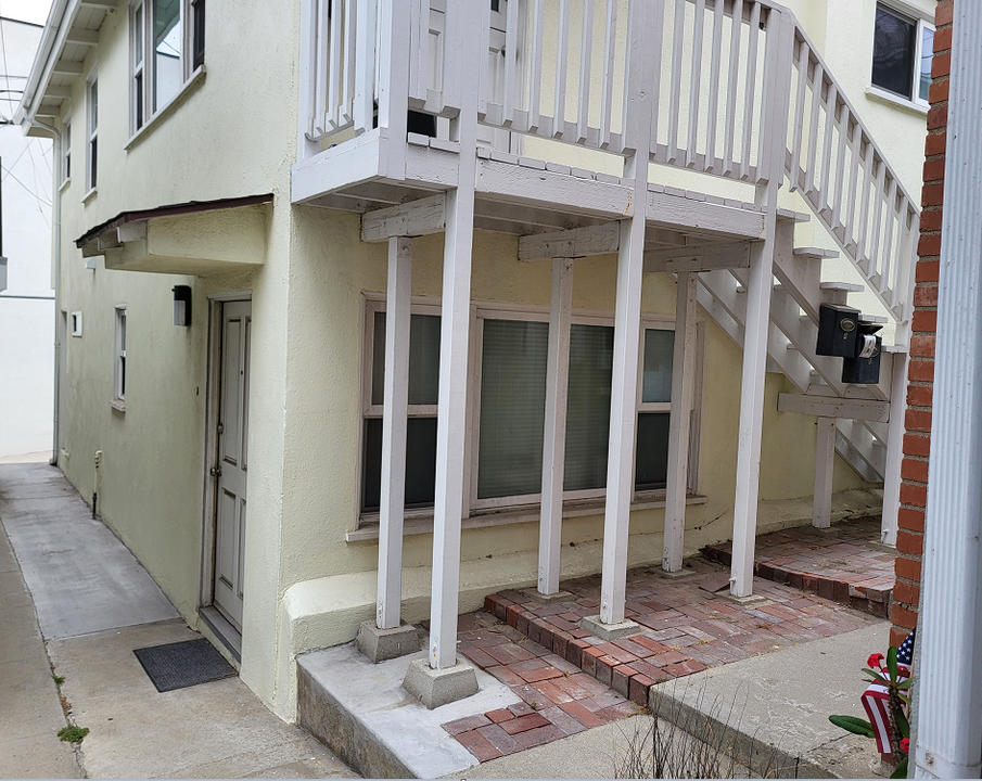 221 11th Pl, Unit A in Manhattan Beach, CA - Foto de edificio