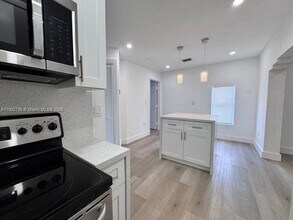 4783 NW Flagler Ter in Miami, FL - Building Photo - Building Photo