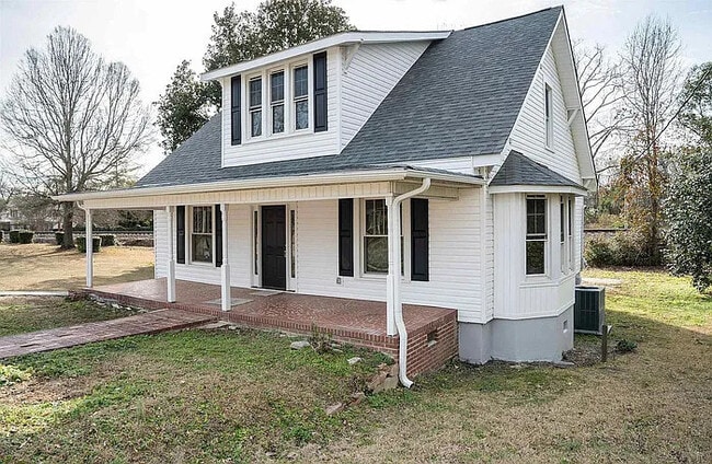 property at 708 E Main St