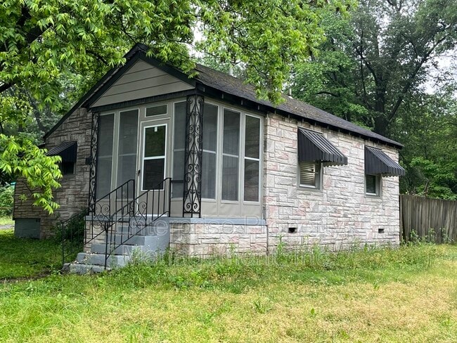 property at 1905 Whitney Ave