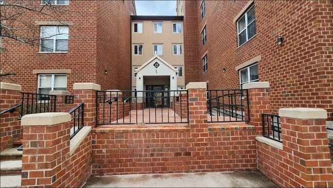 property at 1 S Point Dr