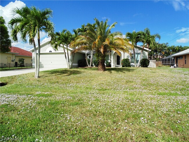 1811 SE 20th St in Cape Coral, FL - Foto de edificio - Building Photo