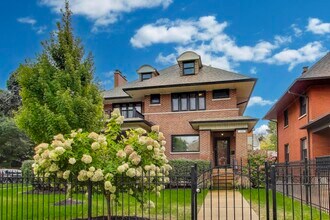 1601 W Touhy Ave in Chicago, IL - Building Photo - Building Photo