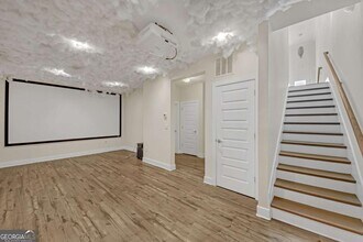 860 Stonehill Ln in Atlanta, GA - Building Photo - Building Photo