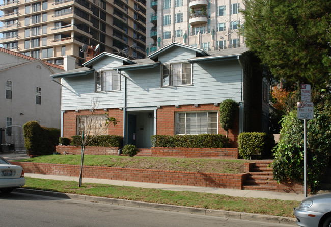 10581 Ashton Ave in Los Angeles, CA - Building Photo - Building Photo