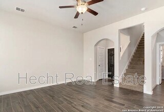 307 Creekside Curve in New Braunfels, TX - Building Photo - Building Photo