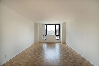 1 Irving Pl in New York, NY - Building Photo - Building Photo