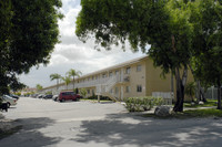 Hilton Estates in Hialeah, FL - Foto de edificio - Building Photo