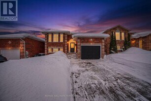 25 Forest Dale Dr in Barrie, ON - Building Photo