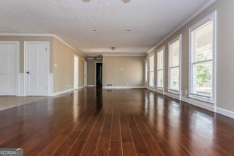 350 Pleasant Valley Rd in Mcdonough, GA - Foto de edificio - Building Photo