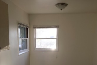 940 N Cedar St, Unit 4 in Inglewood, CA - Building Photo - Building Photo