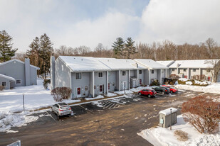Riverbend Condominiums in Westfield, MA - Building Photo