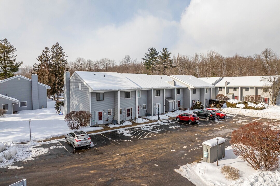 Riverbend Condominiums in Westfield, MA - Building Photo