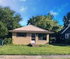 65 Biltmore Blvd in Troy, MI - Building Photo