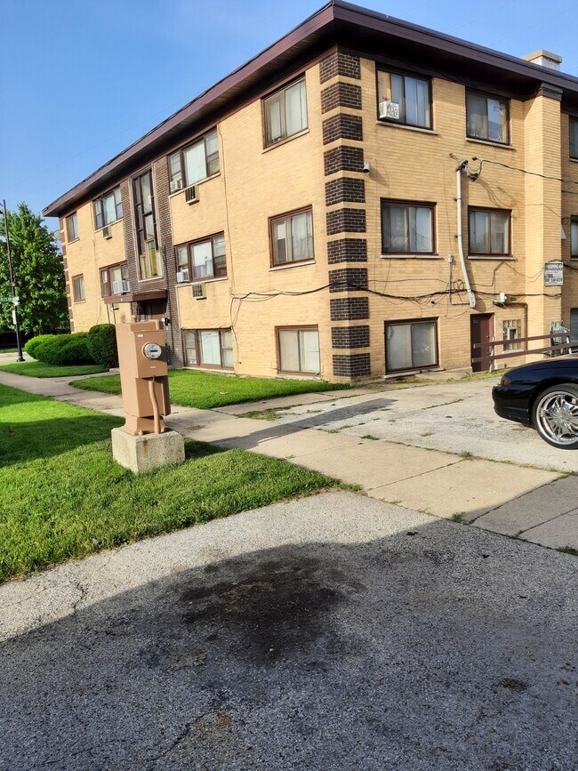 3001 Saint Charles Rd Rentals in Bellwood, IL