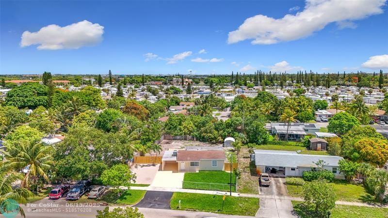 621 NE 44th St in Pompano Beach, FL - Building Photo