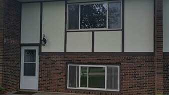 2067 Libertyville Rd, Unit 1 in Fairfield, IA - Building Photo