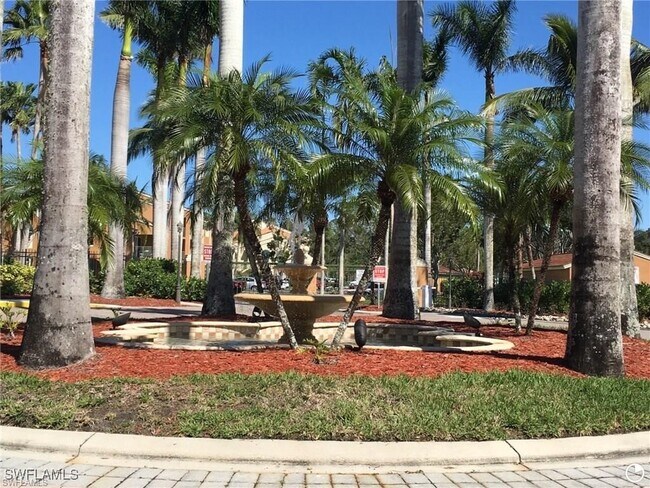 1240 Wildwood Lakes Blvd in Naples, FL - Building Photo - Building Photo