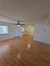 8065 SW 107th Ave in Miami, FL - Building Photo - Building Photo