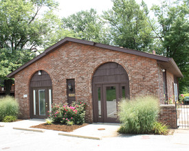 Four Worlds Apartments in Cincinnati, OH - Building Photo - Building Photo