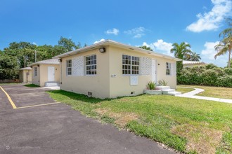 1239 NE 110th St in Miami, FL - Building Photo - Building Photo