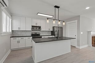 401 Clinton Ave E in Huntsville, AL - Building Photo