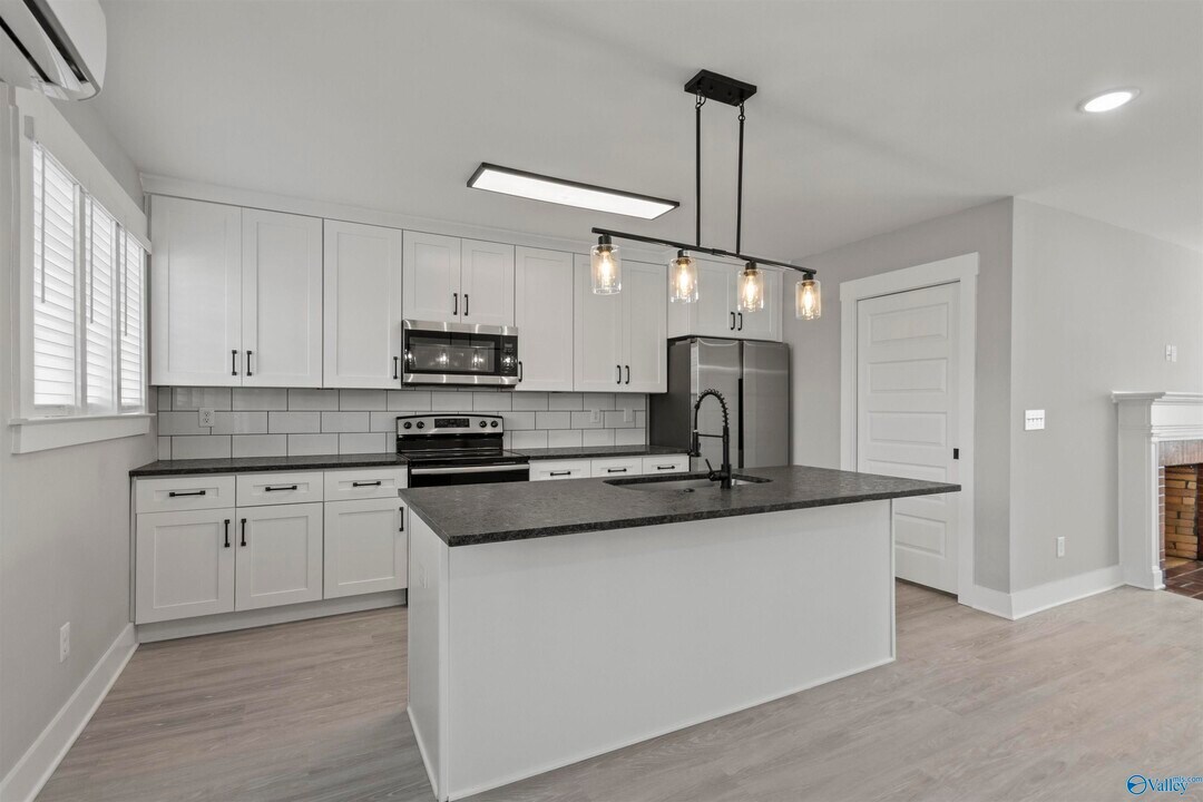 401 Clinton Ave E in Huntsville, AL - Building Photo