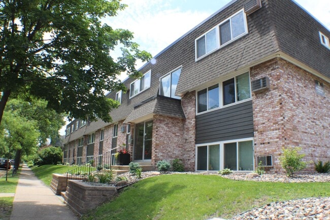 2600 Bryant Ave S