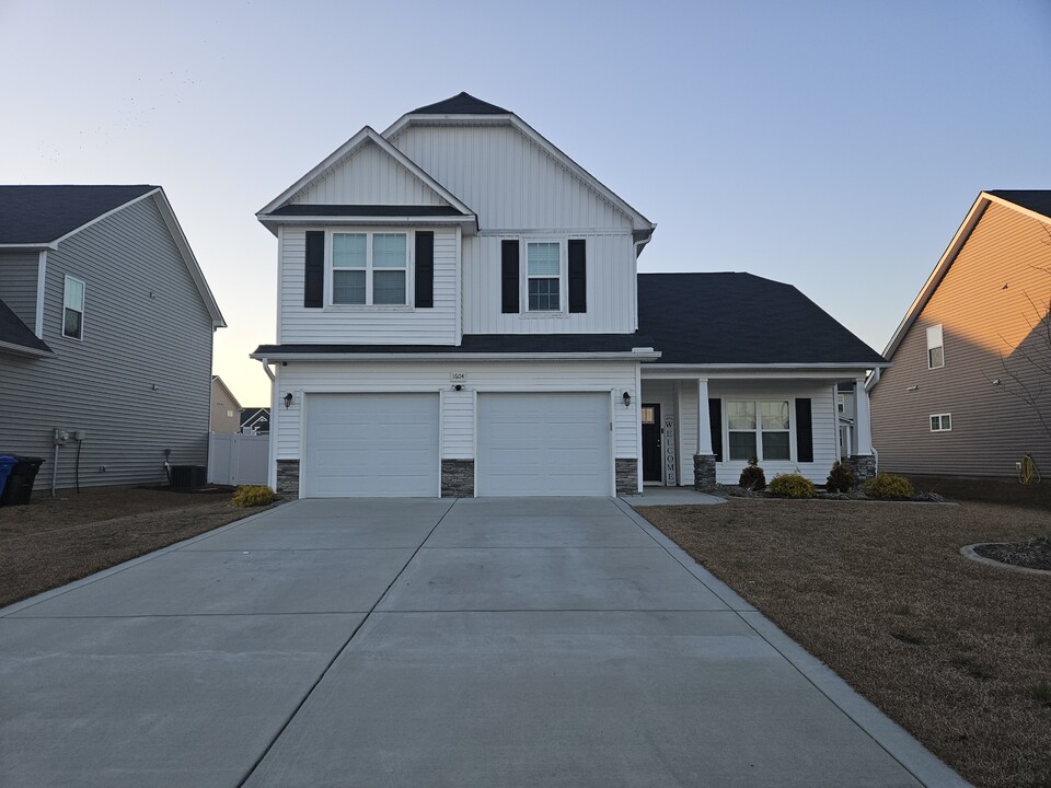 1604 Stackhouse Dr in Fayetteville, NC - Building Photo