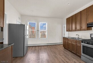 3 May St, Unit 3R in Irvington, NJ - Building Photo - Building Photo