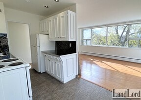 140 Springhurst Ave in Toronto, ON - Building Photo