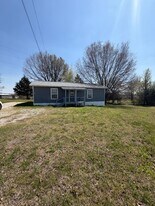 17600 US-79 in Gadsden, TN - Building Photo