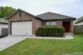6810 Cape Meadow Dr in Converse, TX - Foto de edificio - Building Photo